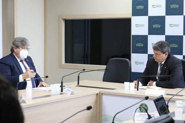 João Azevêdo apresenta obras de mobilidade urbana e dragagem do Porto de Cabedelo em reunião com ministro da Infraestrutura