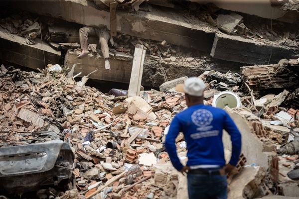 País pode ter até 100 mil mortos