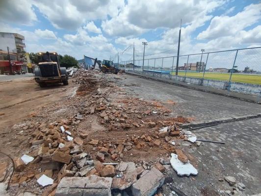 Estádio passa por reforma estrutural