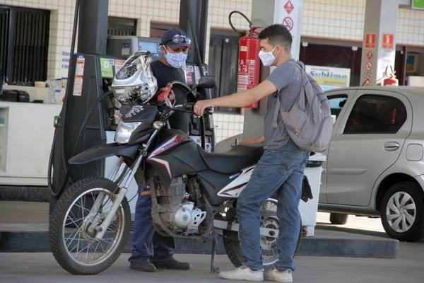 Gasolina sobe, mas PB tem menor preço do Nordeste