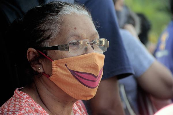 Órgãos públicos voltam a cobrar uso de máscaras