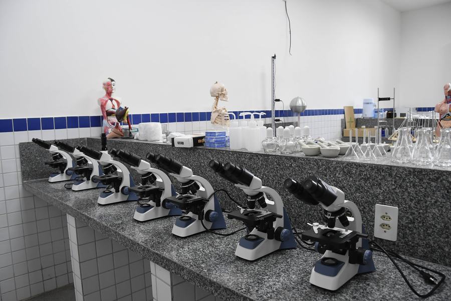 2023-05-09-epc-doacao-de-livros-ete-artes-roberto-guedes-85.jpg