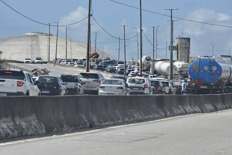 2023-09-14_tempo-perdido-no-transito_vitor-hugo-c-roberto-guedes.jpg