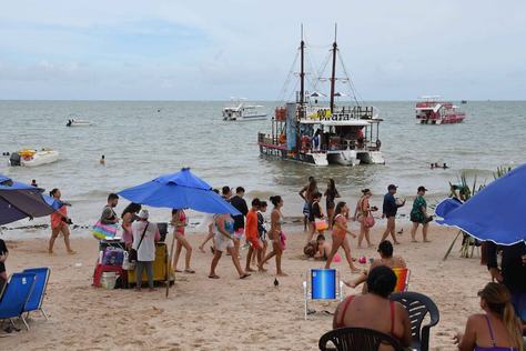 2024-02-13_turistas-carnaval-c-roberto-guedes-43.jpg
