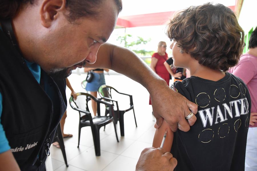 2024-02-19_vacinacao-dengue-c-roberto-guedes-25.jpg