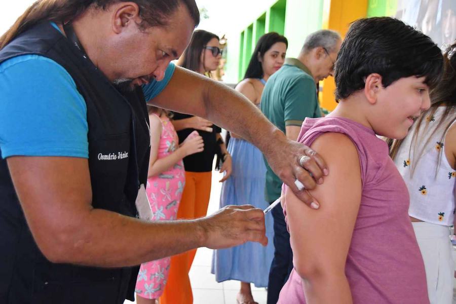 2024-02-19_vacinacao-dengue-c-roberto-guedes-44.jpg