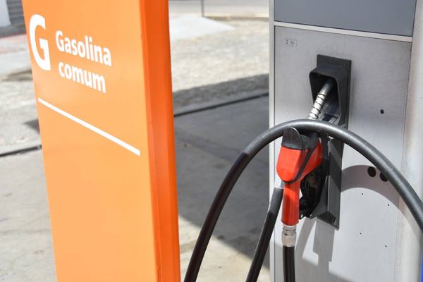 Petrobras reajusta gasolina em 7,12%
