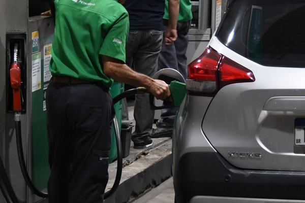 Menor preço da gasolina comum reduz em 67 postos