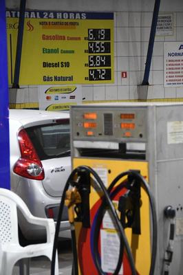 Um dia depois do reajuste da Petrobras, João Pessoa já tem gasolina a R$ 6,19