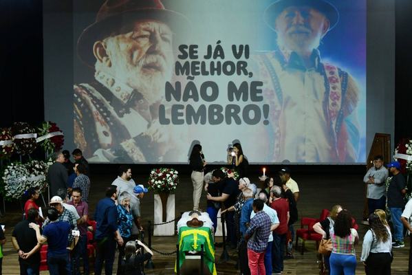Paraibanos se despedem de Biliu