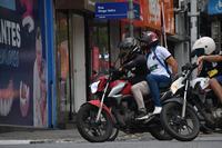 2024-08-20-motociclista-com-smartphone-c-carlos-rodrigo-76.jpg