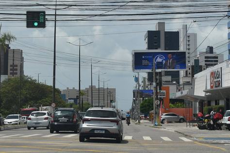 2024-08-26-placas-de-propaganda-luminosas-c-carlos-rodrigo-6.jpg