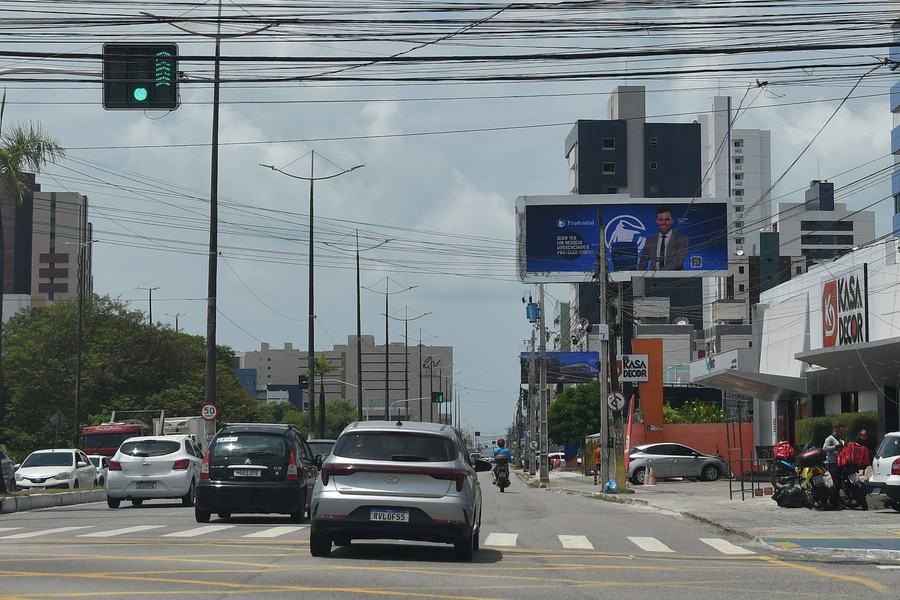 2024-08-26-placas-de-propaganda-luminosas-c-carlos-rodrigo-6.jpg