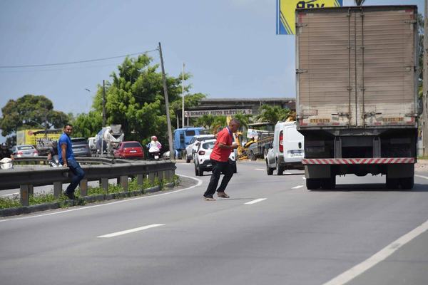 Rodovias são carentes de passarelas