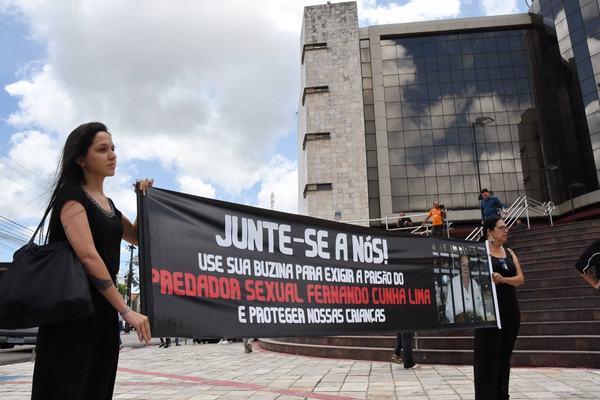 Famílias pedem detenção de médico