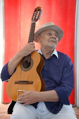 Vida dedicada à voz e à viola