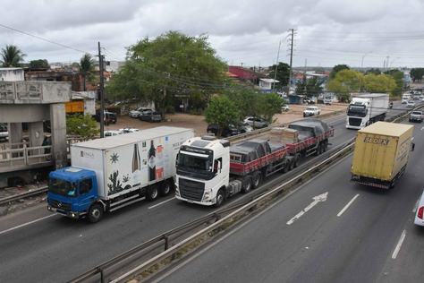 2024-11-08-tombamento-veiculos-caminhoes-na-br-c-carlos-rodrigo-241.jpg