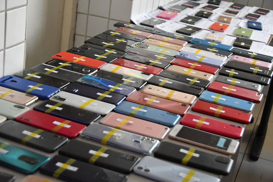 2024-12-17-policia-civil-recupera-celulares-c-leonardo-ariel-23.jpg