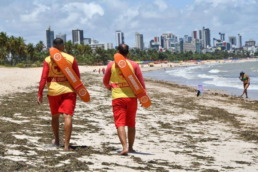 2024-12-30-bombeiros-patrulham-praia-c-leonardo-ariel-13.jpg