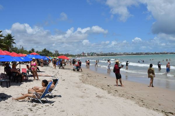 Feriado de Natal movimenta as praias da capital paraibana