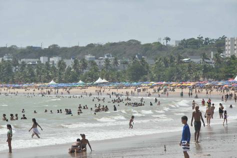 2025-01-01-tendas-e-lixo-praia-c-carlos-rodrigo-76.jpg