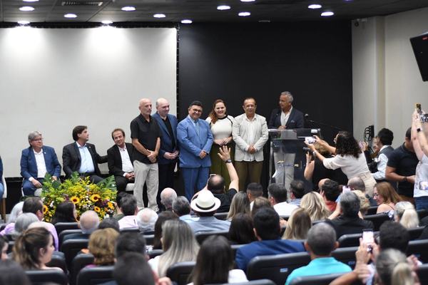 Capital tem noite de homenagens