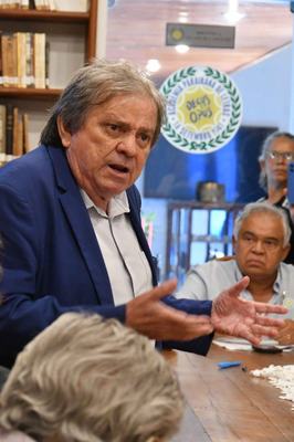 Novo imortal toma posse
