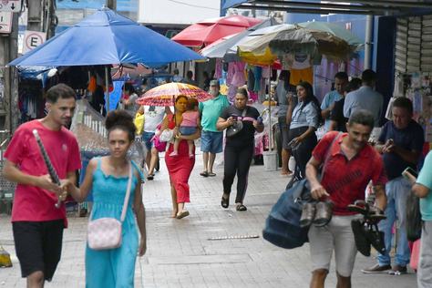 2025-02-27-pessoas-no-comercio-c-leonardo-ariel-1.jpg