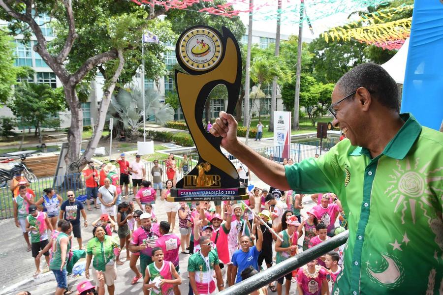 2025-03-05-resultado-carnaval-tradicao-c-leonardo-ariel-3-escola-de-samba-unidos-do-roger-paulo-cesar.jpg