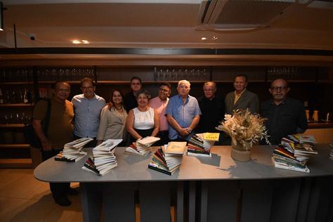 2025-03-13-doacao-de-livros-c-carlos-rodrigo-58.jpg
