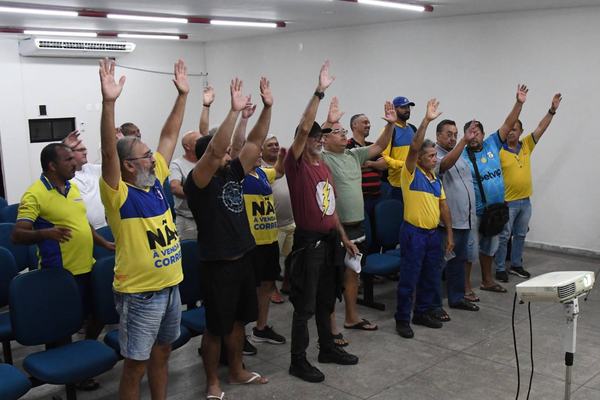 Funcionários param atividades