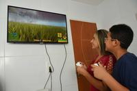 2025-05-08-familia-e-convivio-com-as-telas-c-leoanrdo-ariel-4-jaionara-marinho-e-arthur.jpg