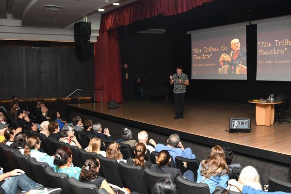 Neto de Ariano Suassuna apresenta aula-espetáculo na capital