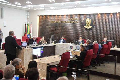 2025-06-18_sessao-tce-c-roberto-guedes-15.jpg