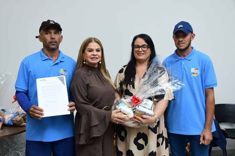 2025-07-02-solenidade-de-entrega-dos-alimentos-arrecadados-no-40o-salao-do-artesanato-entregs-simbolicas-c-julio-cezar-peres-44.jpg
