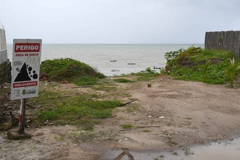 2025-07-03-erosao-costeira-e-problema-na-praia-c-leonardo-ariel-13.jpg