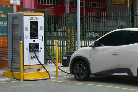 2025-08-21-recarga-eletrica-carros-c-leonardo-ariel-1.jpg