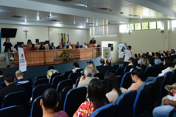Sedh discute acesso a documentação