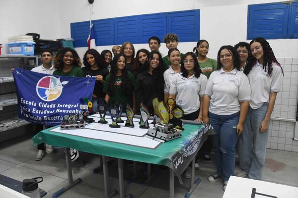 Governo investe em robótica e alunos ganham prêmios
