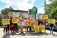 2025-10-16-protetores-de-animais-de-campina-grande-realizam-ato-publico-na-frente-do-centro-de-zoonoses-c-julio-cezar-peres-2.jpg