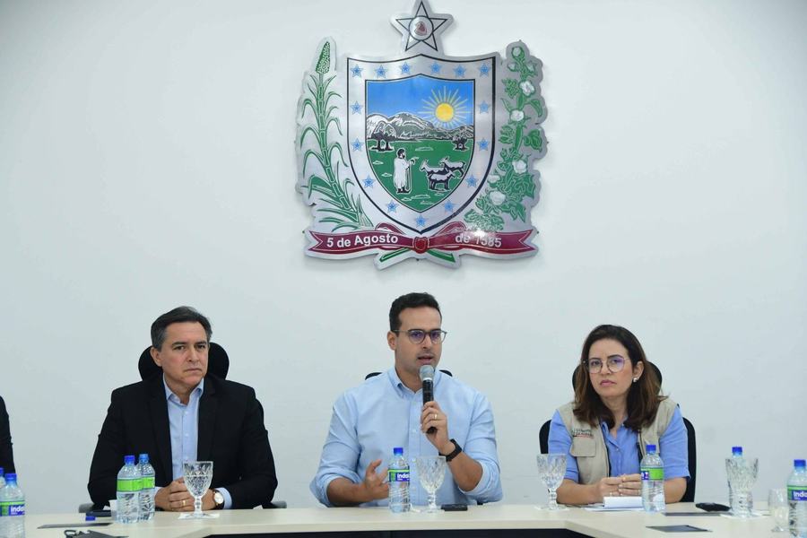2025-11-10-rompimento-de-reservatorio-da-cagepa-em-campina-grande-reuniao-com-representantes-de-entidades-envolvidas-no-caso-c-julio-cezar-peres-13.jpg