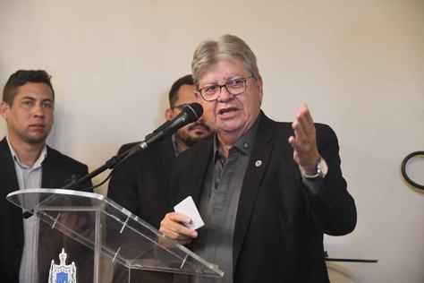 2026-01-21_governador-anuncia-apoio-ao-carnaval_joao-azevedo-c-roberto-guedes-727.jpg