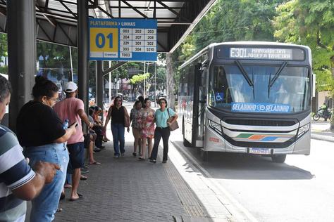 2026-01-26_espera-por-onibus-c-roberto-guedes-43.jpg