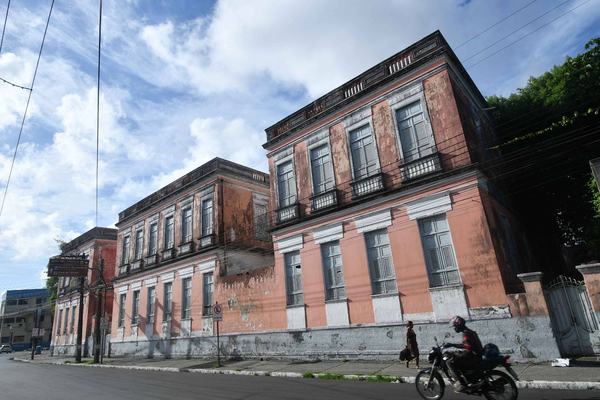 Estado formaliza instalação de hotel