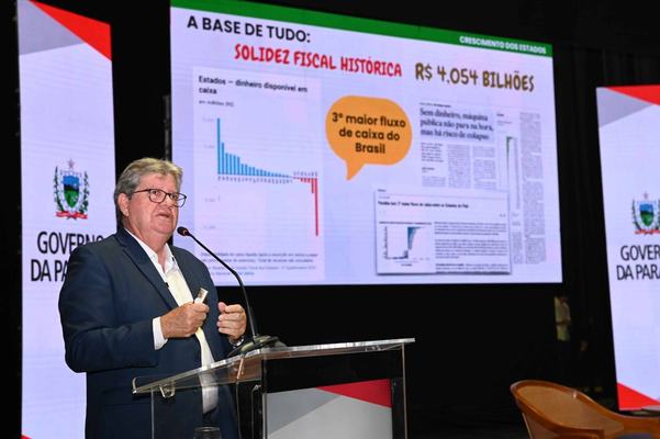 João deixa cargo e presta contas