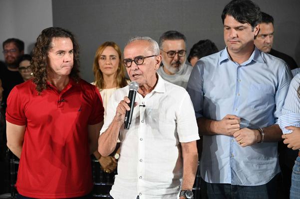 Com saída de Cícero, Leo Bezerra é o novo prefeito da capital