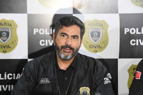 2026-04-09_coletiva-policia-civil_delegado-cristiano-santana-c-roberto-guedes-46.jpg