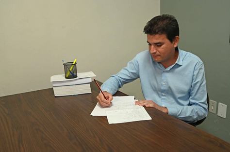 2026-04-22-profissional-graduado-estuda-para-enem_silvio-darlan-c-carlos-rodrigo-10.jpg