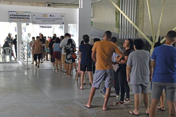 Eleitores fazem fila em João Pessoa