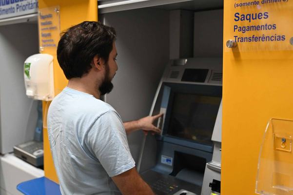 Era digital reduz em 22% os caixas eletrônicos do estado